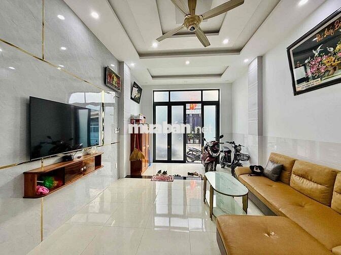 Bán nhà ngay chợ thạnh xuân hẻm xe hơi quận 12