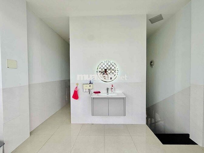 Bán nhà ngay chợ thạnh xuân hẻm xe hơi quận 12
