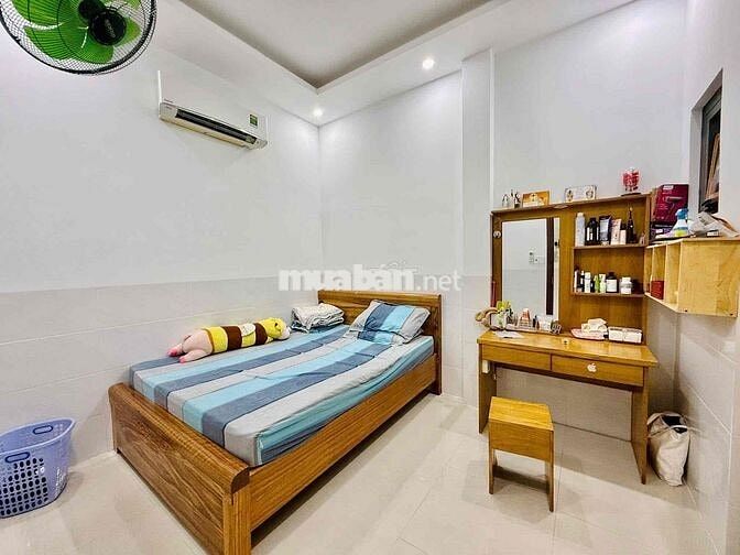 Bán nhà ngay chợ thạnh xuân hẻm xe hơi quận 12