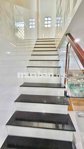 Bán nhà ngay chợ thạnh xuân hẻm xe hơi quận 12