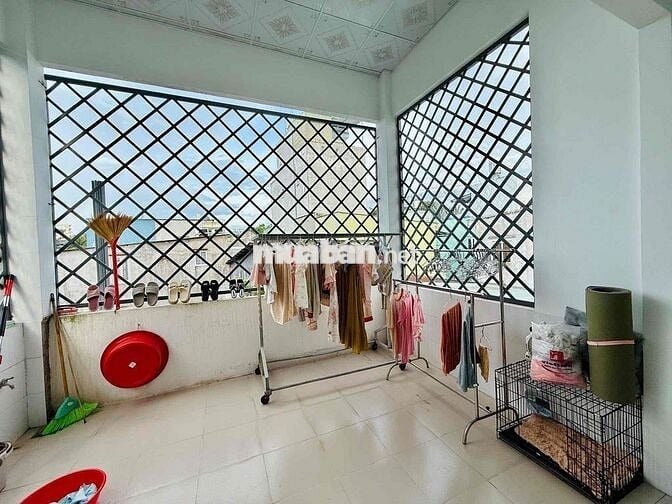 Bán nhà ngay chợ thạnh xuân hẻm xe hơi quận 12