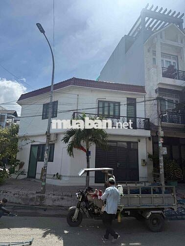 cho thuê nhà phố khu dân cư đông đúc