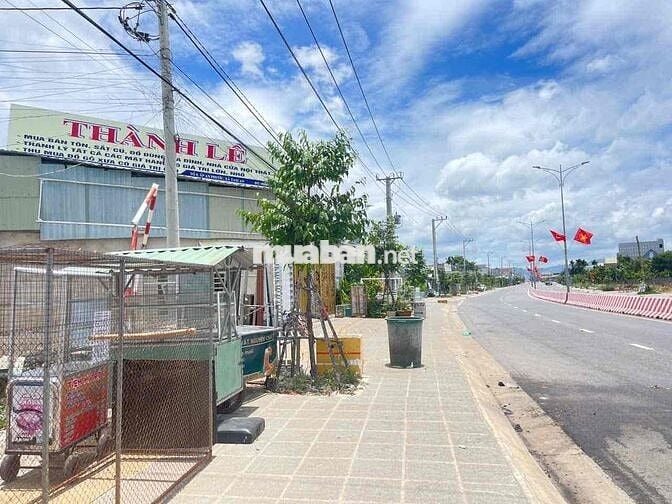 CHÍNH CHỦ  GỬI EM BÁN LÔ ĐẤT MẶT TIỀN 44 B  BÂY GIỜ LÀ ĐƯỜNG 996 C ,