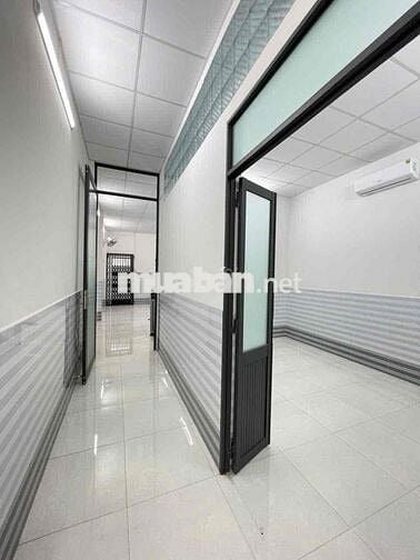 Nhà lầu 4 phòng 4 máy lạnh hẻm đường 30/4