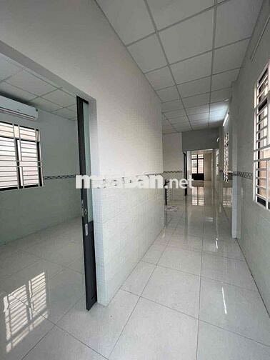 Nhà lầu 4 phòng 4 máy lạnh hẻm đường 30/4