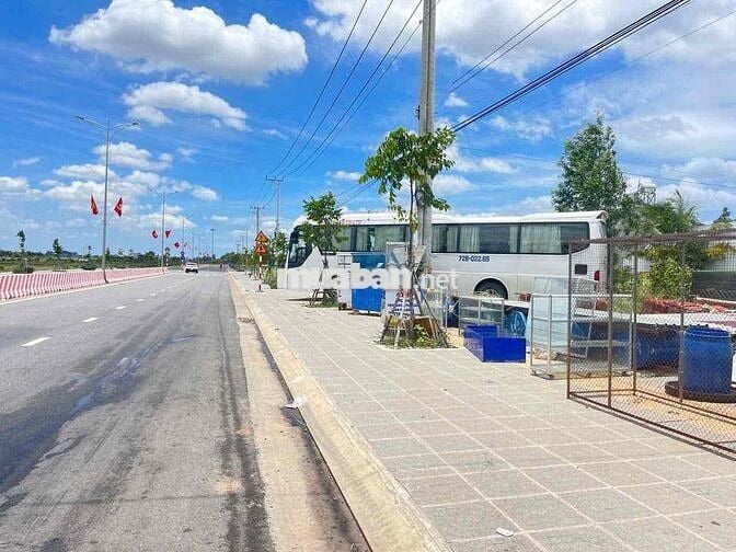 CHÍNH CHỦ  GỬI EM BÁN LÔ ĐẤT MẶT TIỀN 44 B  BÂY GIỜ LÀ ĐƯỜNG 996 C ,