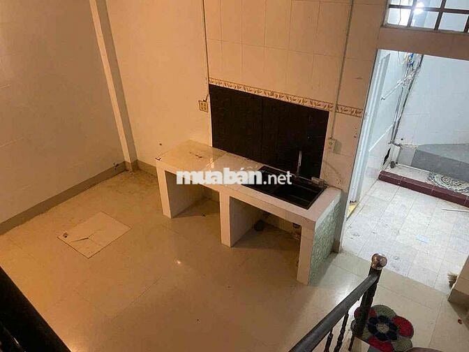Nhà lầu 4 phòng 4 máy lạnh hẻm đường 30/4