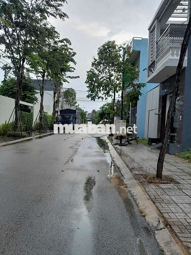 Nhà 2 tầng sạch đẹp ở ngay,khu Cát Tường Phú Nguyên đường ĐT.824