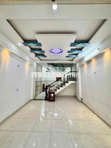 nhà full Nội Thất, trệt 2 lầu có 4 phòng ngủ 3wc, hẻm xe tải