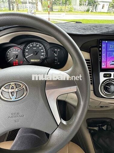 Toyota Innova 2014 E - 99000 km