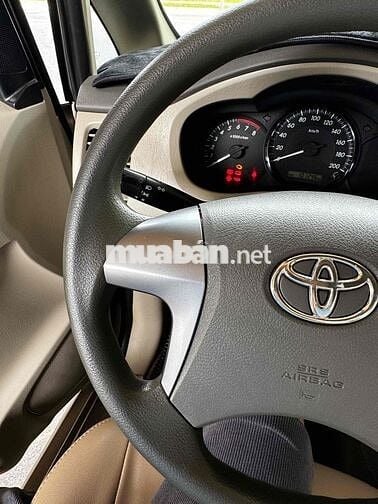 Toyota Innova 2014 E - 99000 km