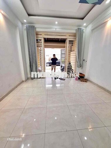 nhà full Nội Thất, trệt 2 lầu có 4 phòng ngủ 3wc, hẻm xe tải