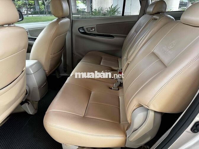 Toyota Innova 2014 E - 99000 km