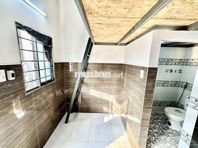 CHO THUÊ PHÒNG CÓ GÁC GIÁ RẺ SÁT NGÃ TƯ GA, GẦN DH NGUYỄN TẤT THÀNH