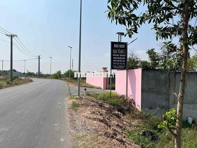 CẦN BÁN LÔ ĐẤT MẶT TIỀN THỊ TRẤN BẾN CẦU NGAY CỬA KHẨU MỘC BÀI