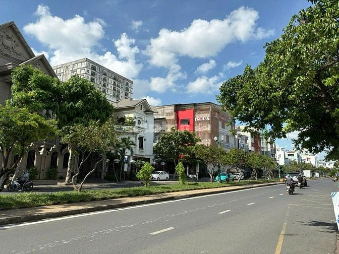 Biệt thự sang trọng – Góc 2 MT Lê Thúc Hoạch, Quận Tân Phú
