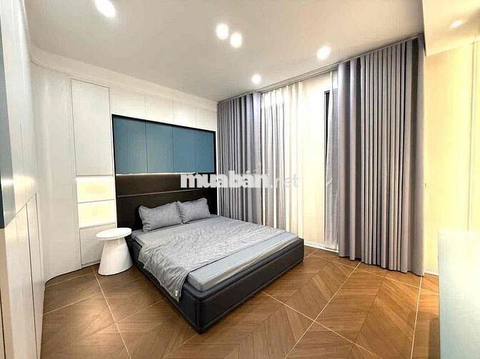 Bán căn nhà 4 tầng cực đẹp sân cổng ngay mặt đường Hùng Vương cầu quay