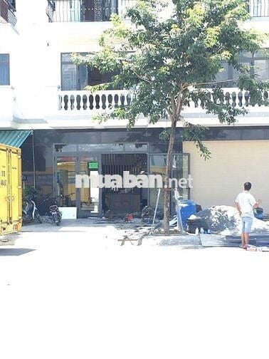 Bán gấp căn shophouse nằm ngay mặt tiền 22m giá chỉ 1ty200