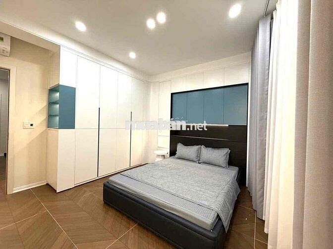 Bán căn nhà 4 tầng cực đẹp sân cổng ngay mặt đường Hùng Vương cầu quay