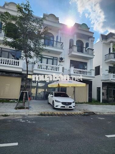 Bán gấp căn shophouse nằm ngay mặt tiền 22m giá chỉ 1ty200