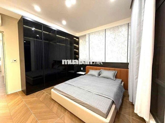 Bán căn nhà 4 tầng cực đẹp sân cổng ngay mặt đường Hùng Vương cầu quay