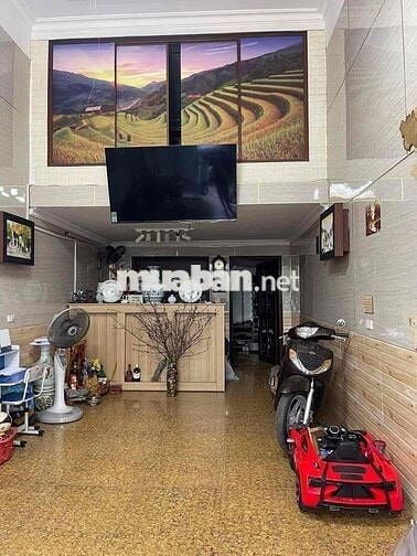 Bán nhà mặt đường 30m hai mặt ngõ ba tầng cực đẹp
