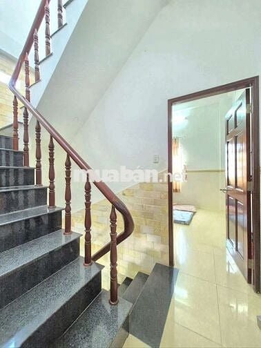 Nhà 2 tầng hẻm 2056 huỳnh tấn phát