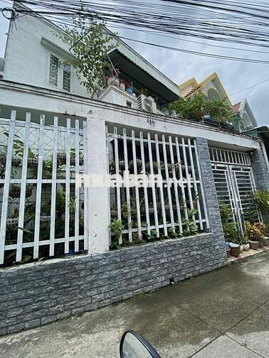 Bán Nhà có chỗ đậu xe ô tô + sân vườn