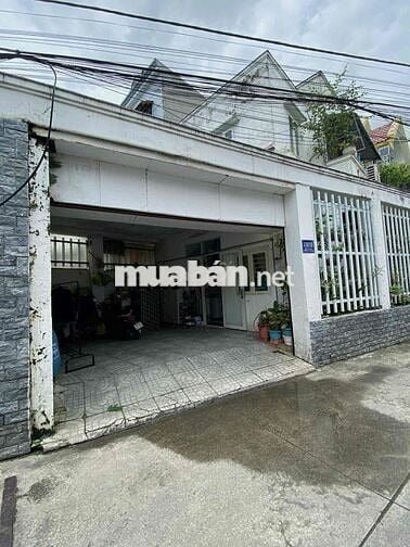 Bán Nhà có chỗ đậu xe ô tô + sân vườn