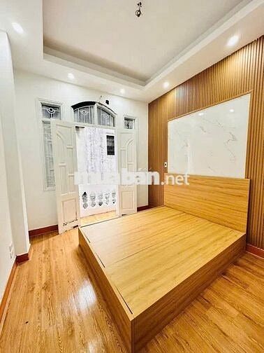 BÁN NHÀ CẦU GIẤY – NHÀ ĐẸP DÂN XÂY – NỘI THẤT SANG XỊN – SỔ HOA KHÔI
