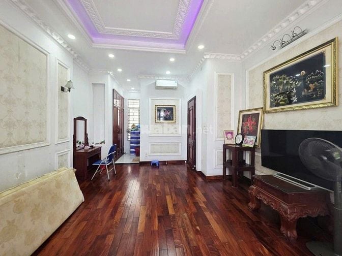 Nhà đẹp 5 tầng (4x18m) Đông tứ trạch. Mặt tiền Thạch Thị Thanh - 23 tỷ