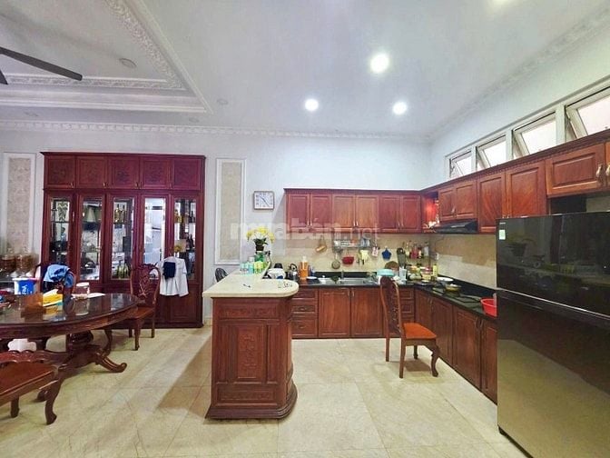 Nhà đẹp 5 tầng (4x18m) Đông tứ trạch. Mặt tiền Thạch Thị Thanh - 23 tỷ