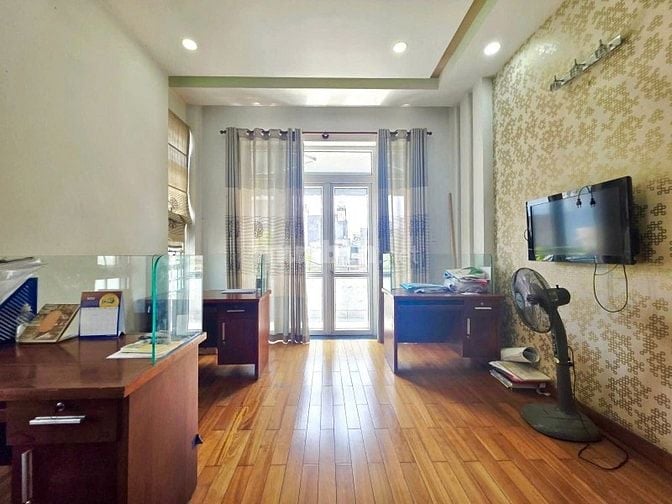 Nhà đẹp 5 tầng (4x18m) Đông tứ trạch. Mặt tiền Thạch Thị Thanh - 23 tỷ