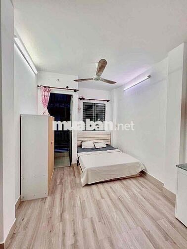 Quận 3 Full Nội Thất cửa sổ lớn giá chỉ 6tr ib gấp ạ