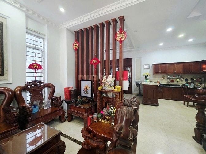 Nhà đẹp 5 tầng (4x18m) Đông tứ trạch. Mặt tiền Thạch Thị Thanh - 23 tỷ