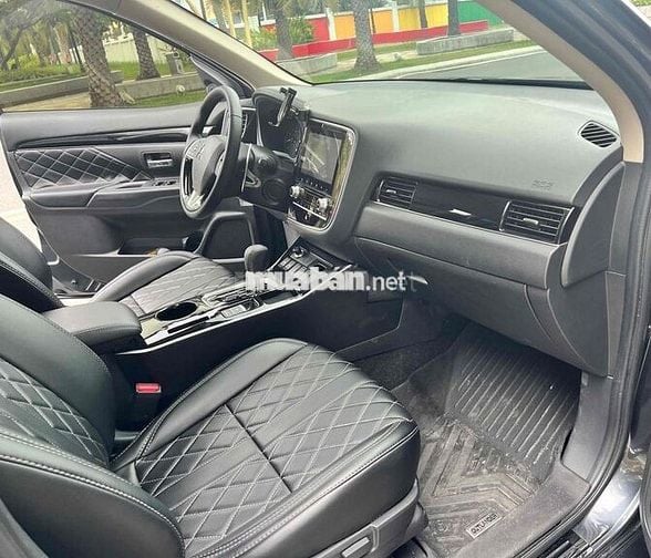 Bán Outlander 2.0L CVT 2023 - Xe Gia Đình Siêu Đẹp