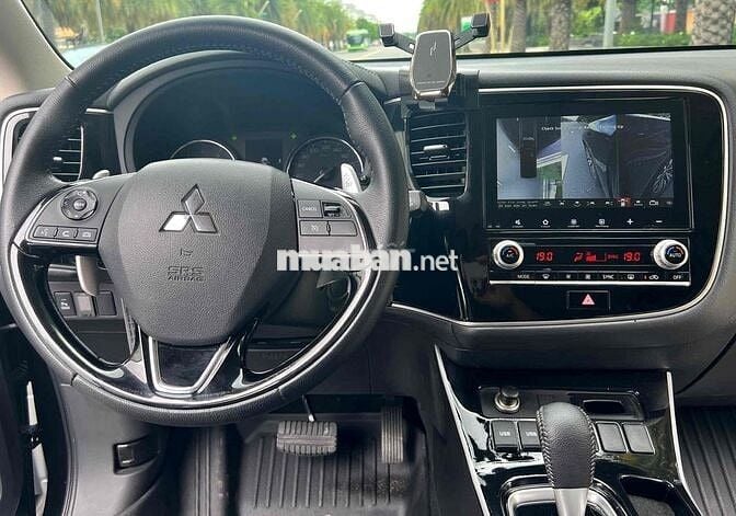 Bán Outlander 2.0L CVT 2023 - Xe Gia Đình Siêu Đẹp