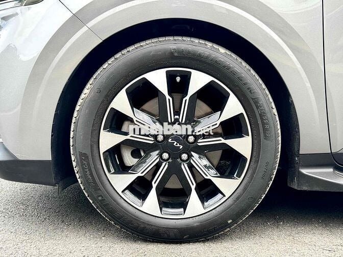 Kia Carnival 2023 Signature 2.2D - 36000 km