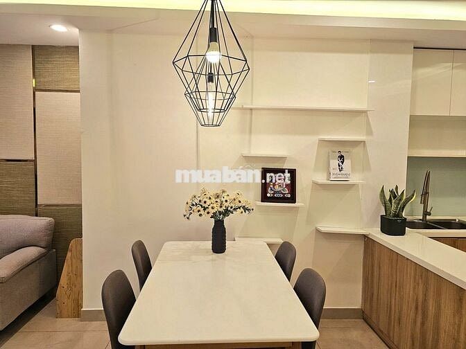 Bán  CC 2PN, 2WC, 70m2, 3,5 tỷ ở Nguyễn Hữu Thọ, view đẹp