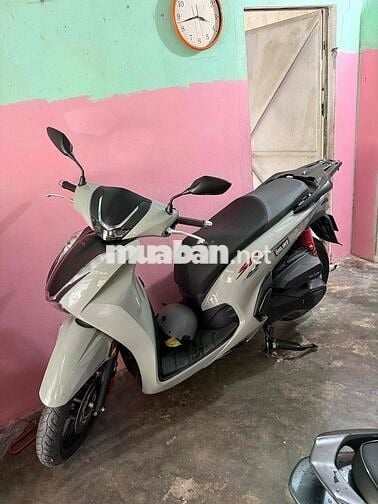 Em muốn bán lại chiếc xe máy SH350i đời 2023 odo 1