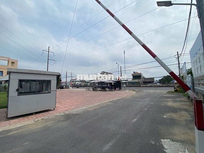 Bán nhà 1 trệt 1 lầu 100m tại Trung tâm thị trấn Tân Hiệp, Quốc lộ 1A.