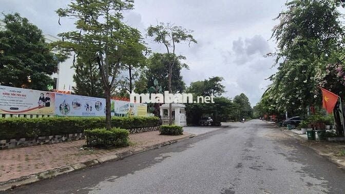 nhà ở, kho, tiện kinh doanh. diện tích 100m2 1 tầng, lửng, 2 PN, 1 VS.