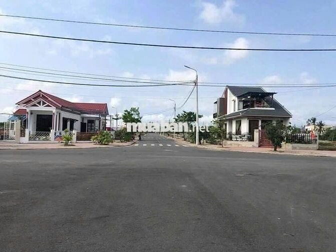 Còn 1 lô sạch đẹp dt 126m2 đối diện công viên cách chợ Lai Nghi 500m