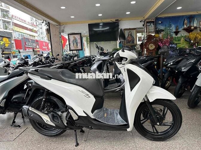 SH 150i 2017 Trắng Đen Sporty BSTP Chính Chủ