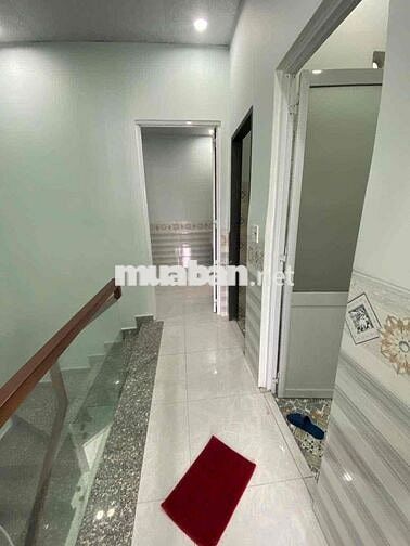 NHÀ SẠCH ĐẸP 2PN, 2 TOLET, ĐẬU OTO TRƯỚC NHÀ. VÀO Ở NGAY