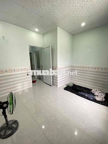 NHÀ SẠCH ĐẸP 2PN, 2 TOLET, ĐẬU OTO TRƯỚC NHÀ. VÀO Ở NGAY