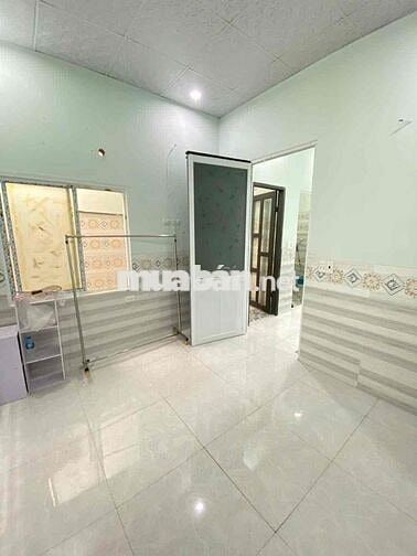 NHÀ SẠCH ĐẸP 2PN, 2 TOLET, ĐẬU OTO TRƯỚC NHÀ. VÀO Ở NGAY