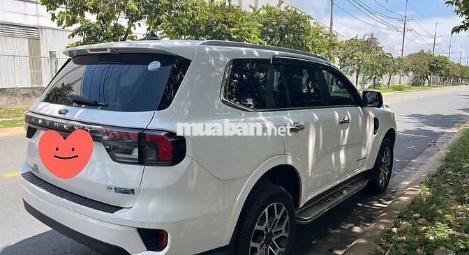 Ford Everest 2024 Titanium 2.0 AT 4x2 - 9000 km
