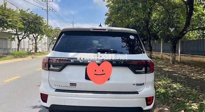 Ford Everest 2024 Titanium 2.0 AT 4x2 - 9000 km
