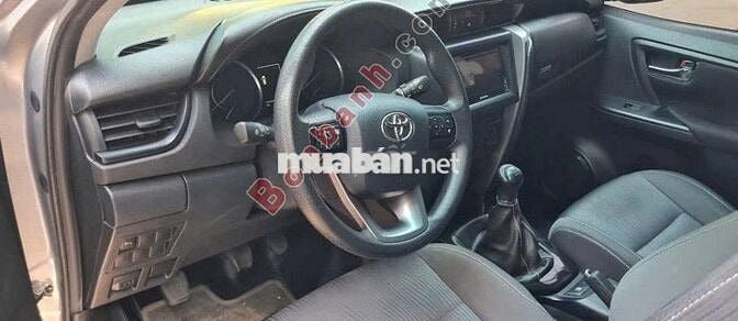 Toyota Fortuner 2.4G 4x2 MT 2021